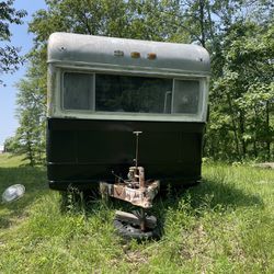 Fifth Wheel Gutted Travel Trailer 