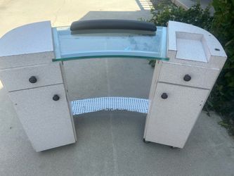 Nail table