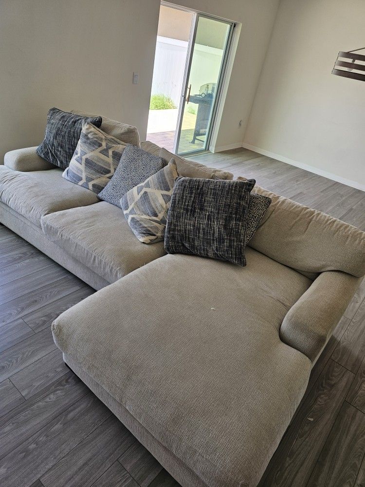 Full SECTIONAL SOFA