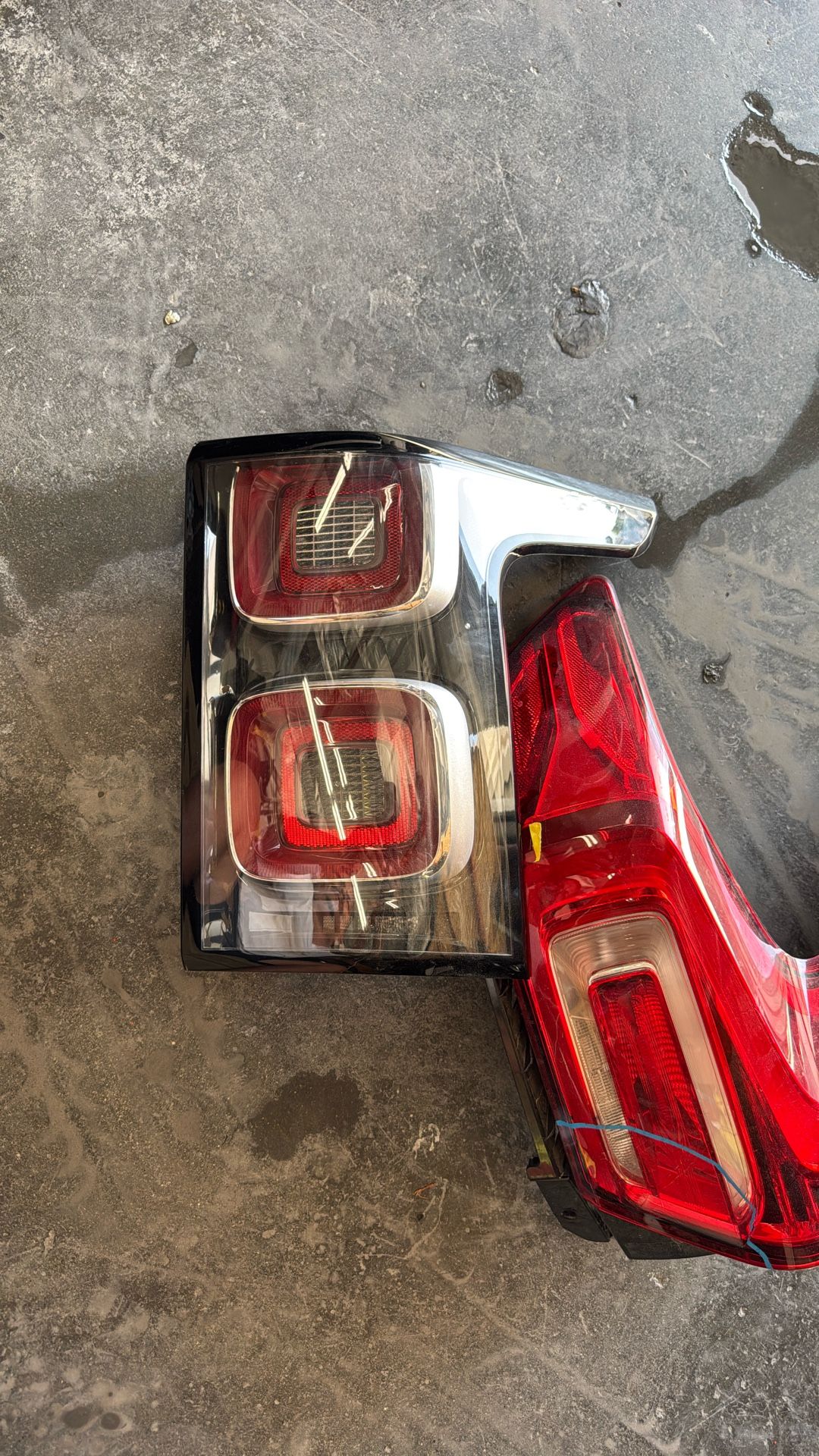 2018 2020 Rande Rover, right side, tail light
