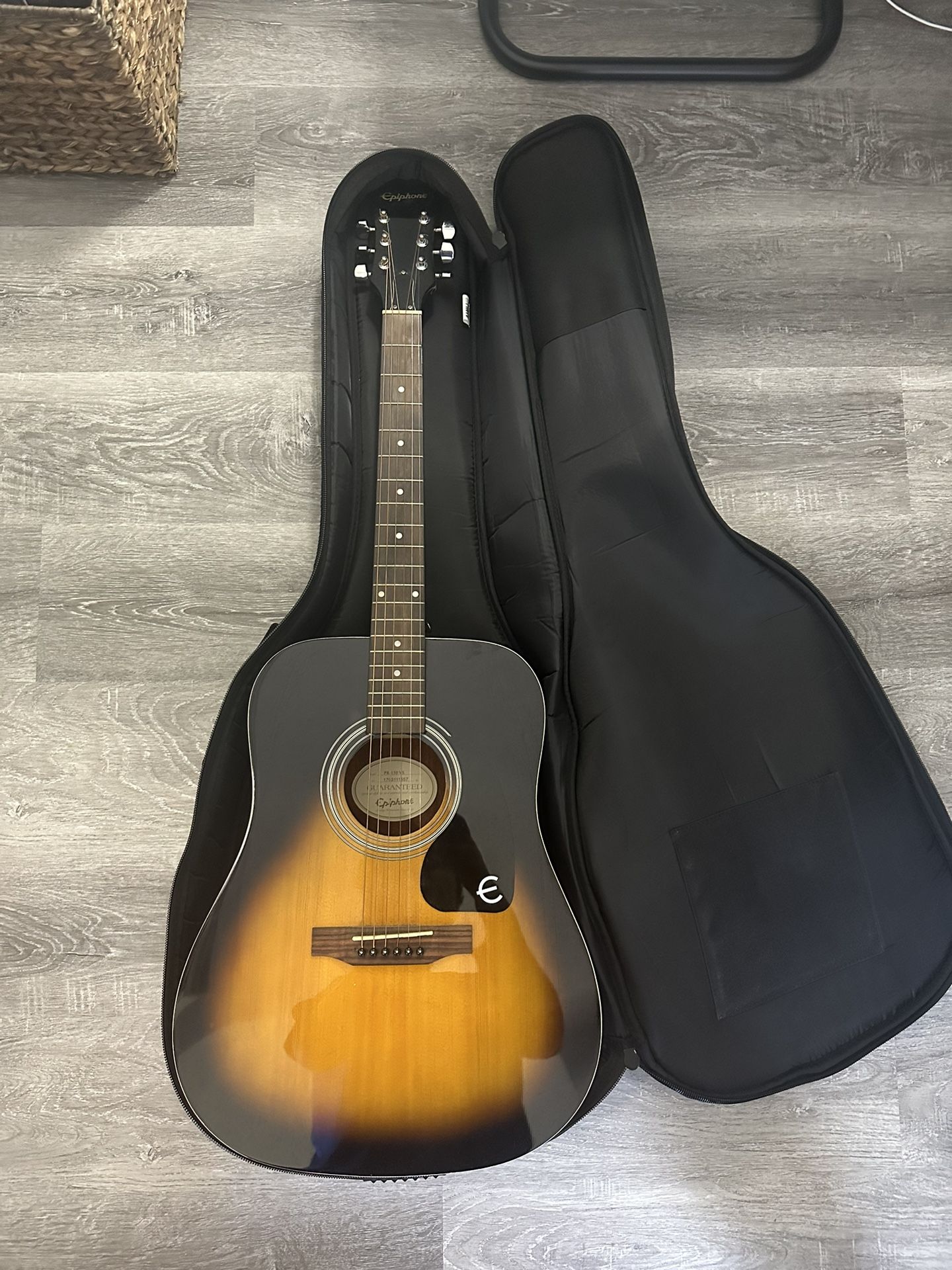 Acoustic Guitar Epiphone