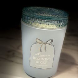 Willow + Rose Blooming Glory Jar Candle, White Blue, Soy Wax, Multiple Wicks