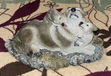 1994 Living Stone Wolf Family Figurine Pack