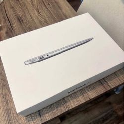 Apple MacBook Air 11-inch (Mid 2012) 