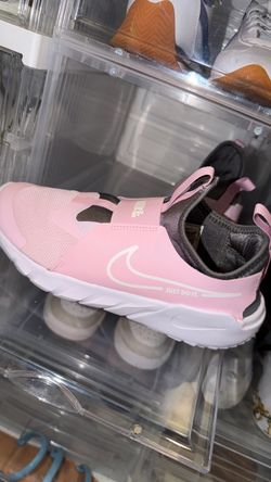 Women pink Nike shoe