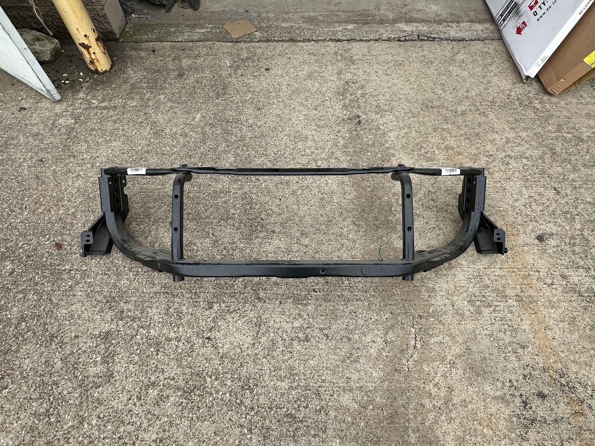 Chevrolet Trailblazer / GMC Envoy Radiator Support ( New Car Parts )