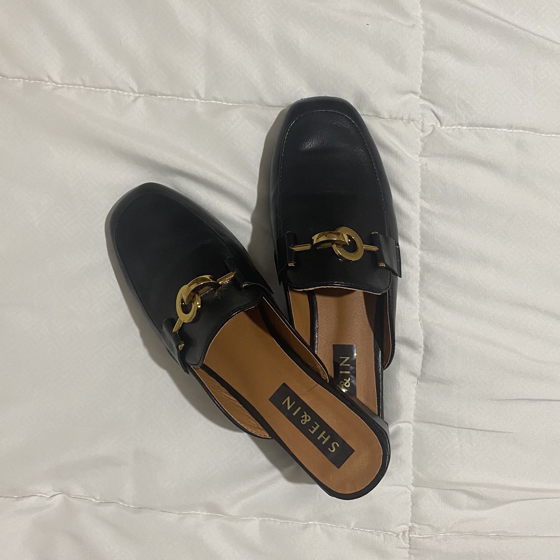 SQUARE FLAT MULES (7.5)