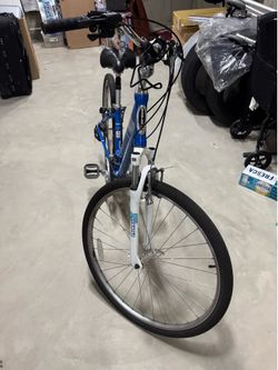 Schwinn Signature Women's Fremont Hybrid Bike