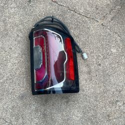 2016.   2018 GMC Sierra 1500 Right Tail Light 