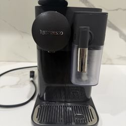 Nespresso Delonghi Coffee Maker 