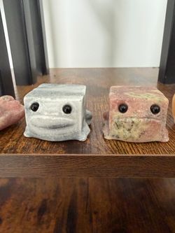 Natural calcite and Rhodonite Crystal Toad carving
