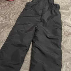 Overol Caliente Para Niño De 6 A 8 Años De https://offerup.com/redirect/?o=RWRhZC5lcw== Usado Pero Esta En  Pero Esta En Excelente Condición.