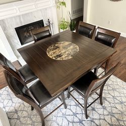 Dining table. Perfect condition - PICK UP ONLY