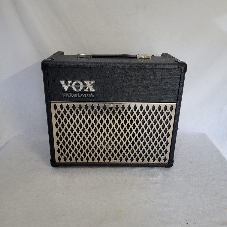 VOX AD15VT Tube/Digital Guitar Amp