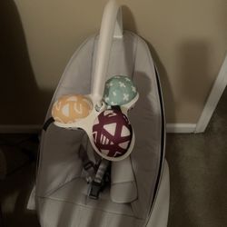 4MOMS mamaroo baby swing