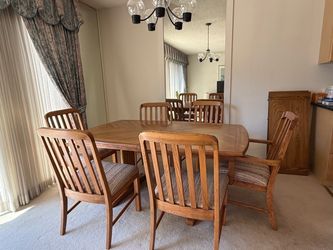 Beatiful Solid Oak Dining Table Set- Seats 6 (2 Extension Leaves - Seats Up to 10)