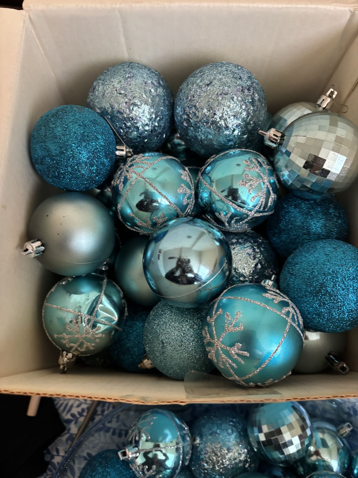 Festive Blue Christmas Ornaments – Add a stylish touch to your holiday décor with this beautiful set of blue Christmas ornaments! (75). co