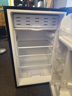 Magic Chef mini fridge 3.3 cu ft