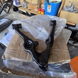 Lower Control Arms Chevy/ GMC/ CADILLAC  Trucks 