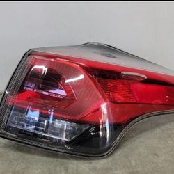 2016 2017 2018 TOYOTA RAV-4 RIGHT SIDE TAIL LIGHT HALOGEN OEM QUARTER PANEL