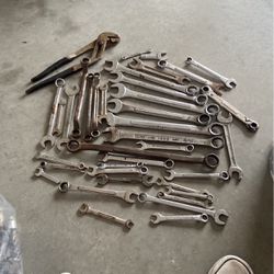 30 Misc Wrenches/ 30 Misc  Sockets