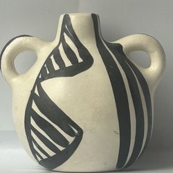 MERSA VERDE NATIONAL PARK, BLACK AND WHITE NATIVE AMERICAN WEDDING VASE