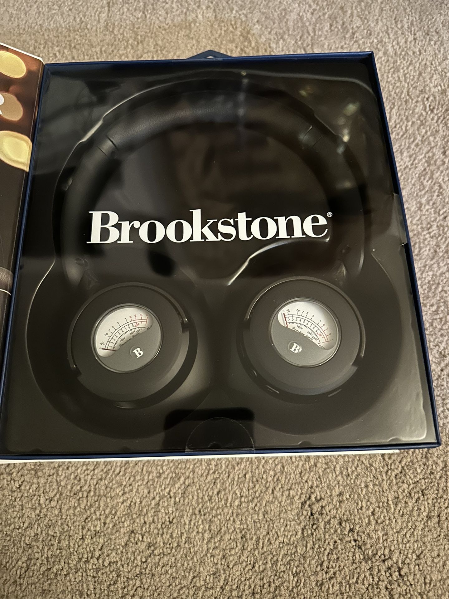 Brookstone Wireless Metered Headphones 