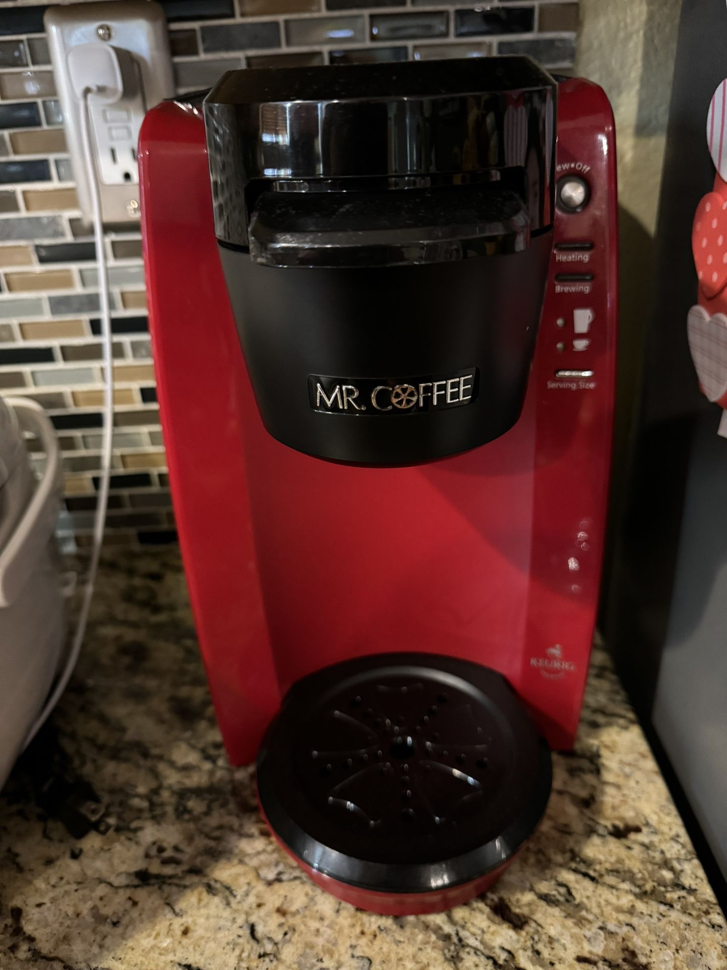 Pre-loved Keurig , Mr. Coffee . Red. 