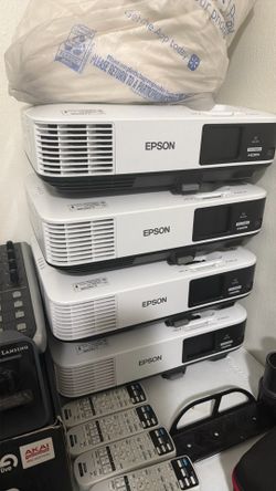 Epson HDMI Projectors w/ Remotes – Multiple Available