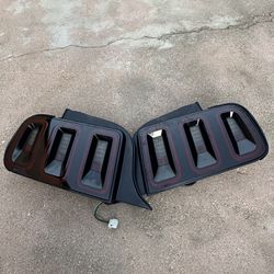 Tail lights ford mustang 05-09