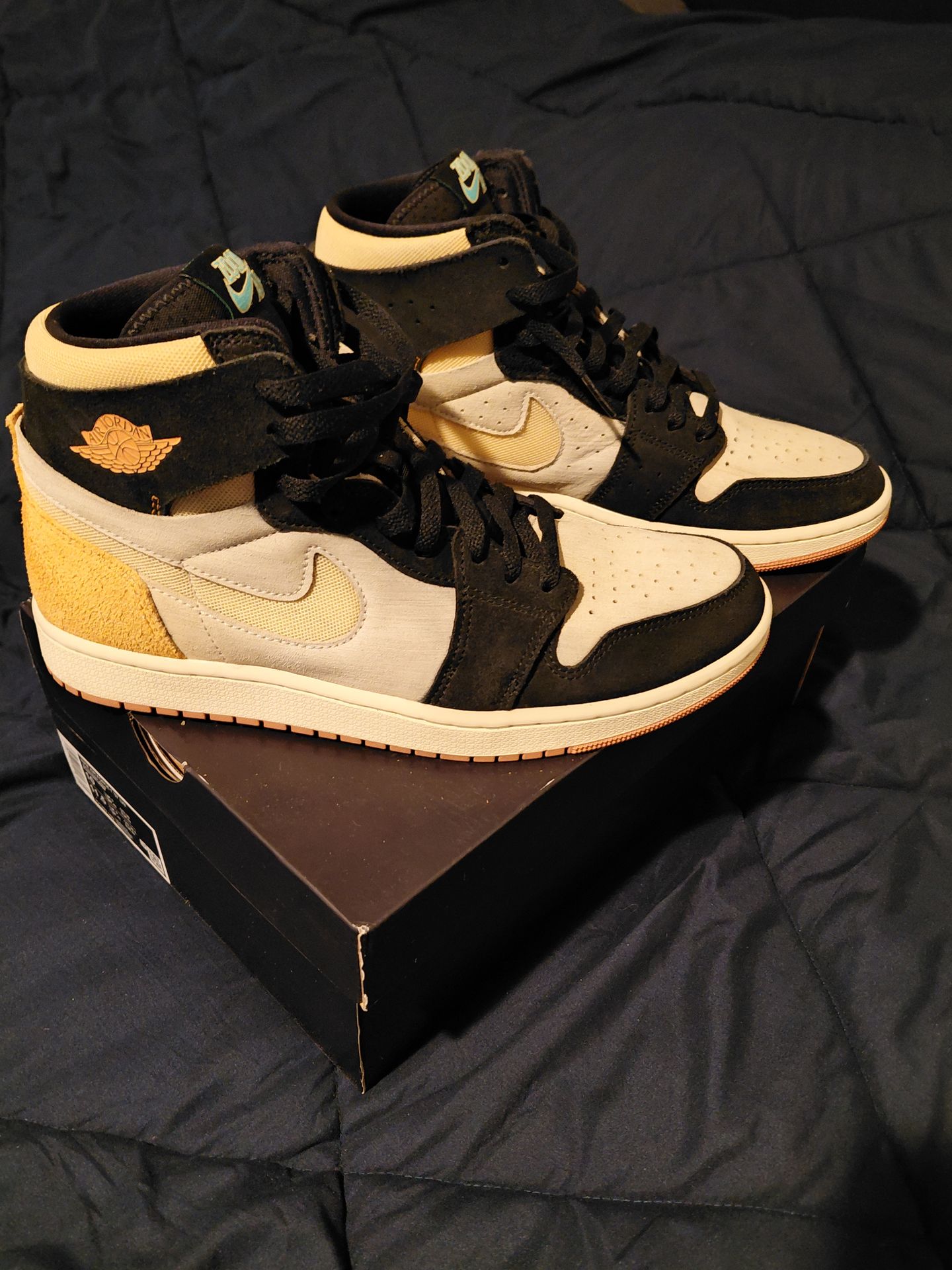 Nike Air Jordan 1 Muslin Vivid Orange. Excellent condition. Mens Size 10