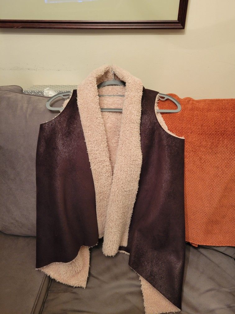 Bluette brown faux suede and fur vest - made in Italy - There is no size listed on vest, I believe its small. See all pictures 
