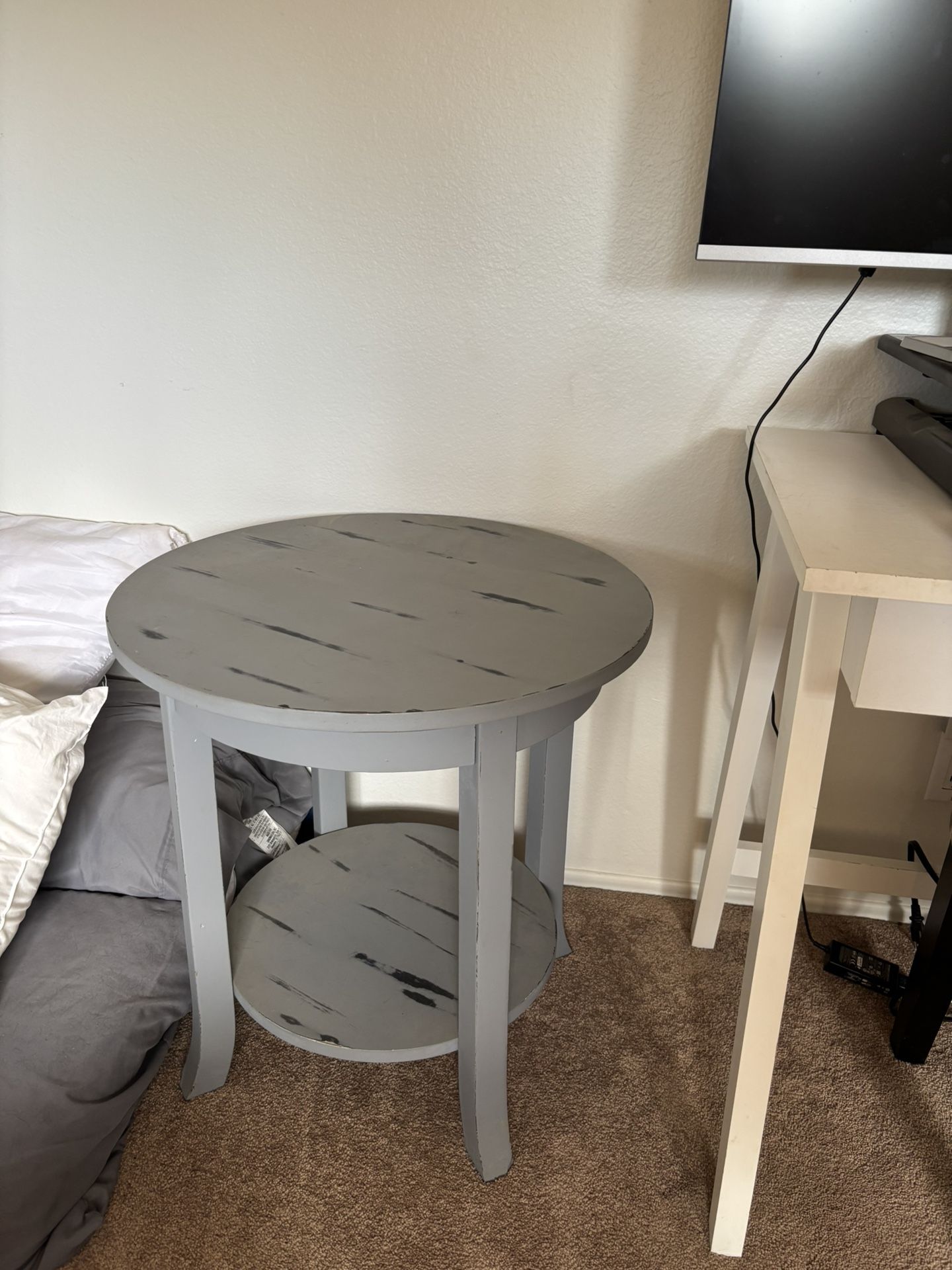 End tables 
