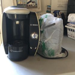 Bosch Tassimo Coffee & Espresso Maker T45 Single Cup T-Disc TAS4511UC/01 Silver. Coffee machine has been tested and works. Comes with two new mavea w