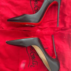 Christian Louboutin So Kate Black