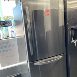 New Scratch And Dent LG 25.5 Cu Ft Bottom Mount Freezer. 1 Year Warranty 
