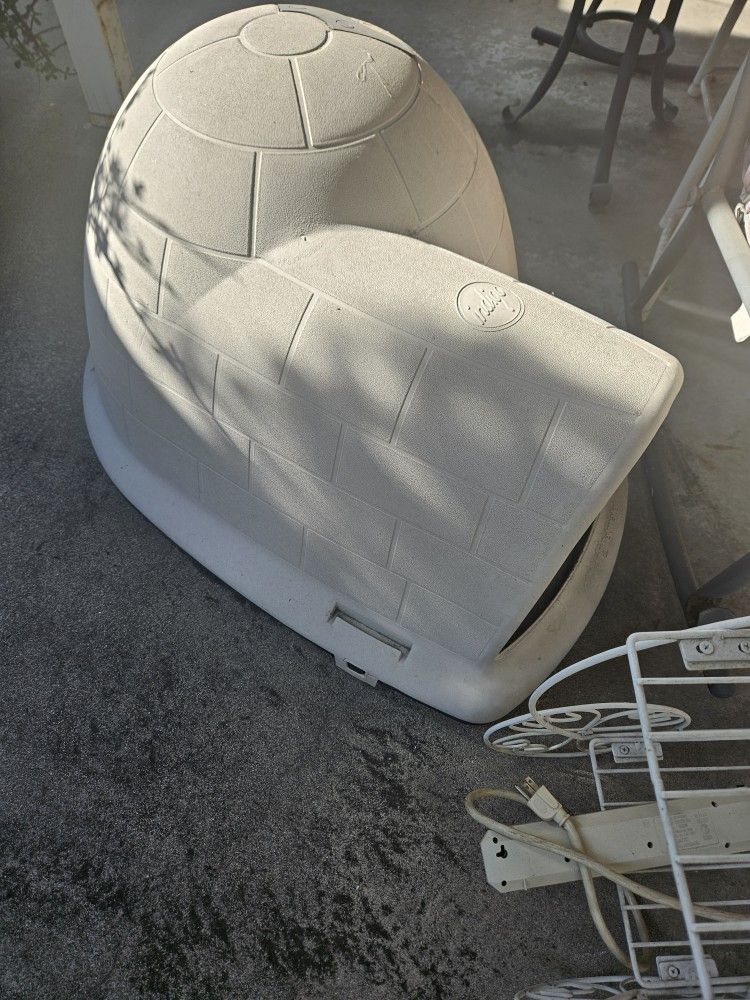 Petmate Dog House