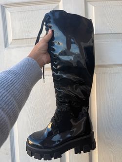 Black vinyl boots / high knee boots