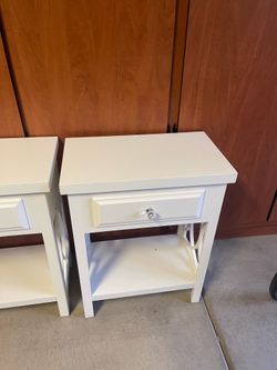 Set of night stands