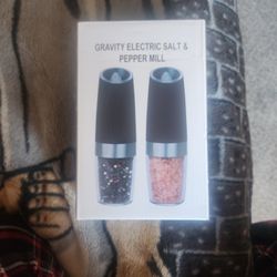 Gravity Electric Salt And Pepper Mill
