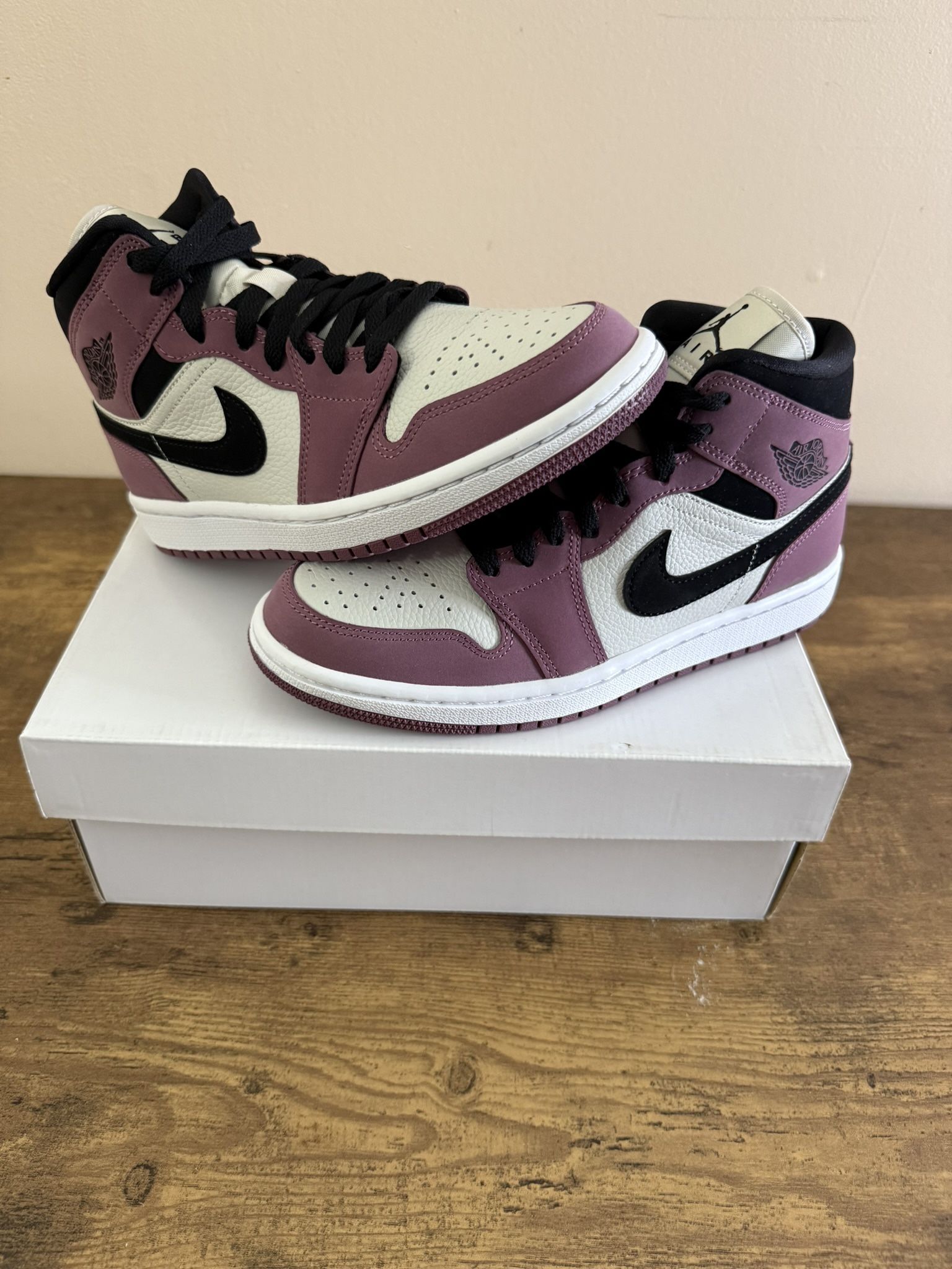 Jordan 1 Mid SE ‘Light Mulberry’ size 6.5W/5M