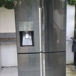 Samsung Refrigerator Black Stainless (Read Listing) 