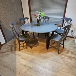 Solid Wood Kitchen Table with 5 Chairs and Leaf