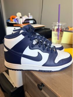 Men’s Dunks size 9