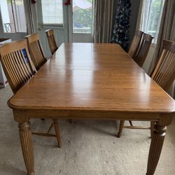 Solid Oak Dining Table with 6 Chairs – Excellent Condition