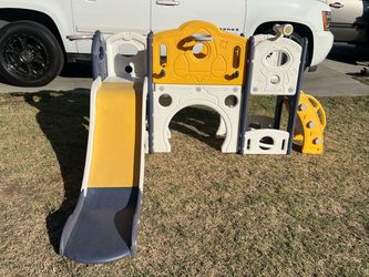 Play set with slide