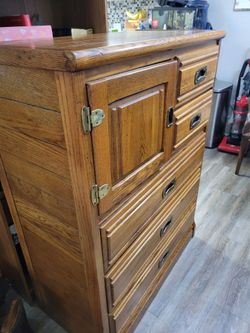 Vintage Young-Hinkle "Outrigger" Solid Oak Tall Dresser