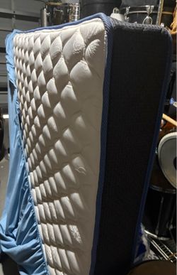 Queen size mattress - excellent