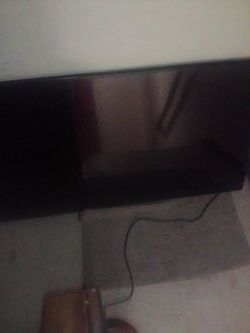 Flat screen TV 60 inc LIKE NEW no remote