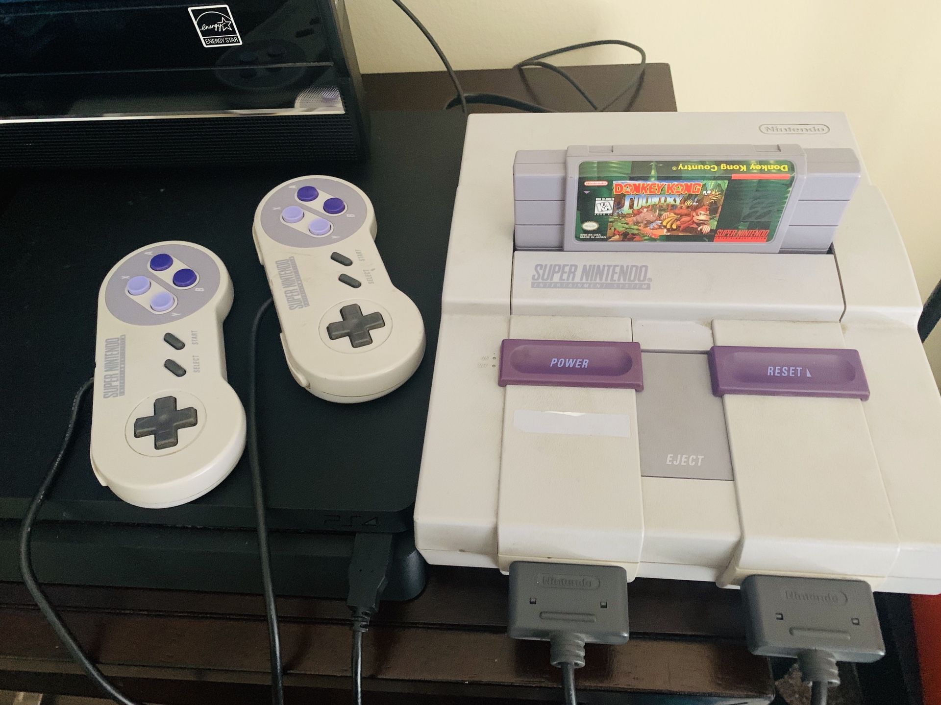 Super Nintendo ! With DK Country!